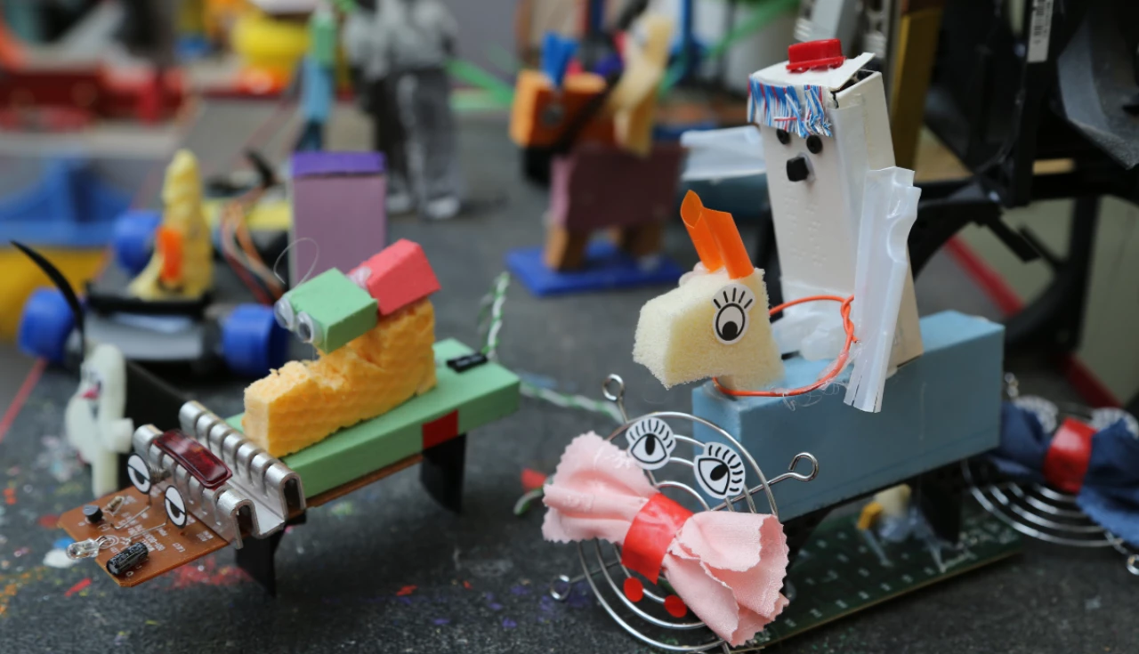 Como fazer brinquedos educativos com materiais recicláveis
