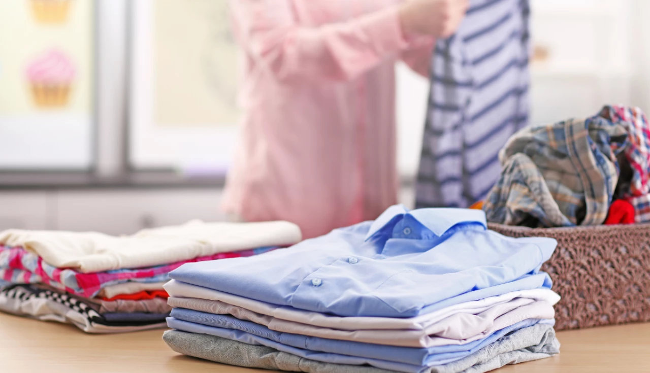 Como dobrar roupas de forma prática e rápida